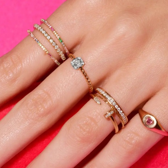 Stone and strand shield of strength ring